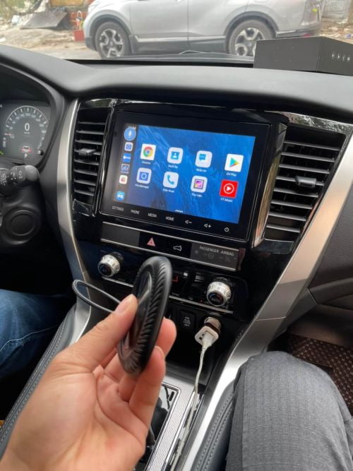 Android box cho ô tô có gắn sim 4g giải trí trên màn hình zin theo xe